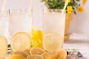 Lemons and lemonade to serve on my Maui Lanai