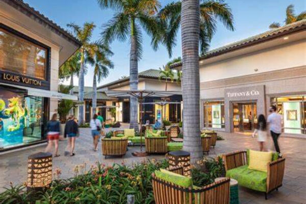 Tourists walking in the courtyard at Shops at Wailea
